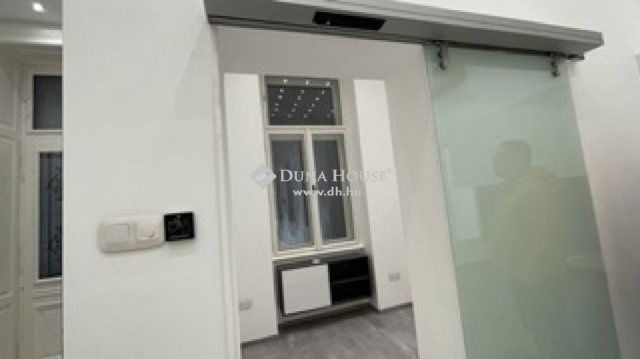 Eladó téglalakás, Budapesten, V. kerületben 168.245 M Ft