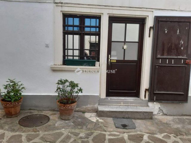 Eladó üzlethelyiség, Sopronban, Várkerület utcában 20.5 M Ft