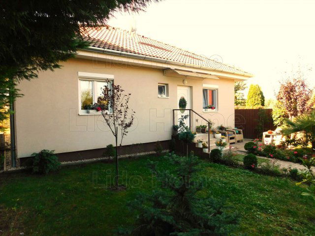 Eladó családi ház, Balatonlelleén 119 M Ft, 9 szobás