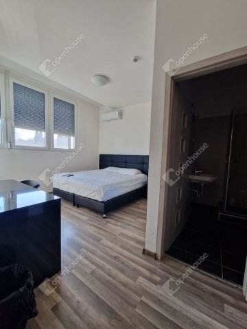 Eladó hotel, Komáromban 651.6 M Ft, 28 szobás