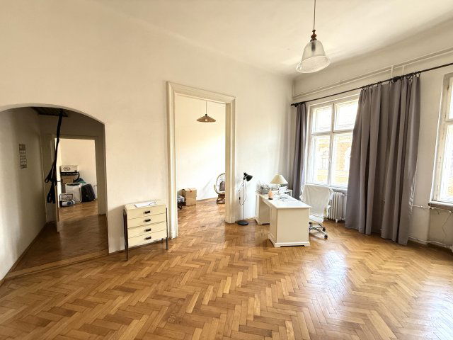 Eladó téglalakás, Budapesten, VI. kerületben, Jókai utcában