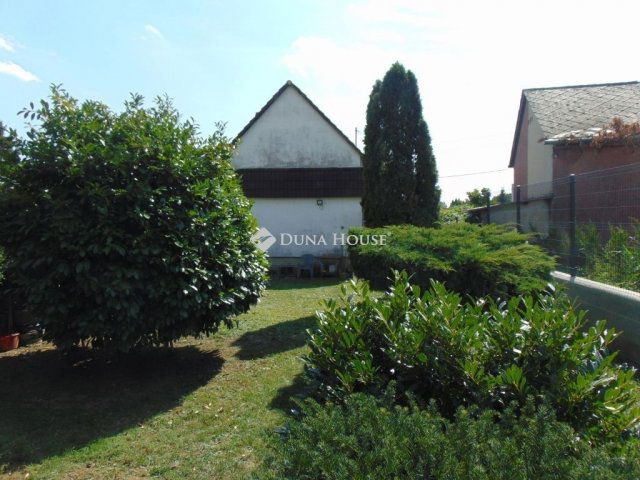 Eladó családi ház, Pécsett 84.9 M Ft, 4 szobás