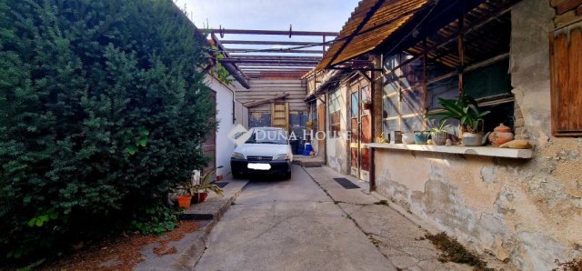 Eladó családi ház, Vácon 34.9 M Ft, 2 szobás