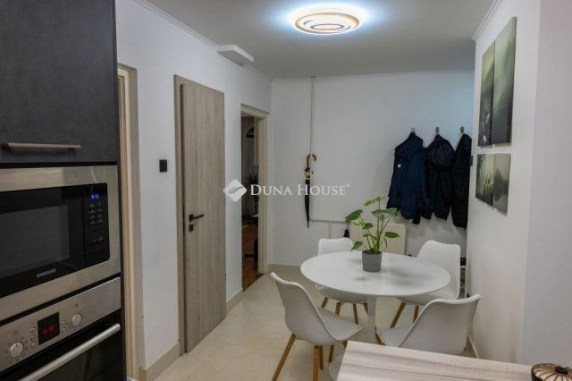 Eladó téglalakás, Debrecenben 75 M Ft, 3 szobás