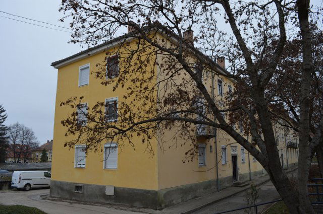 Eladó téglalakás, Esztergomban 49.5 M Ft, 2+1 szobás