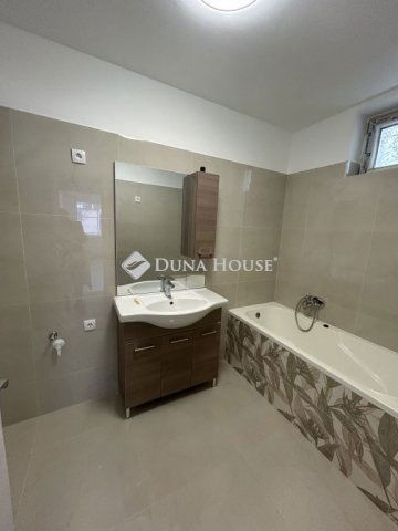 Eladó családi ház, Csornán 67.5 M Ft, 4 szobás