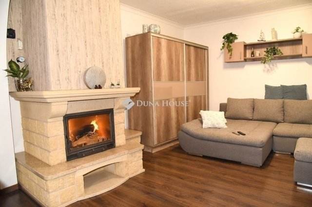 Eladó téglalakás, Pécsett 59.9 M Ft, 3 szobás