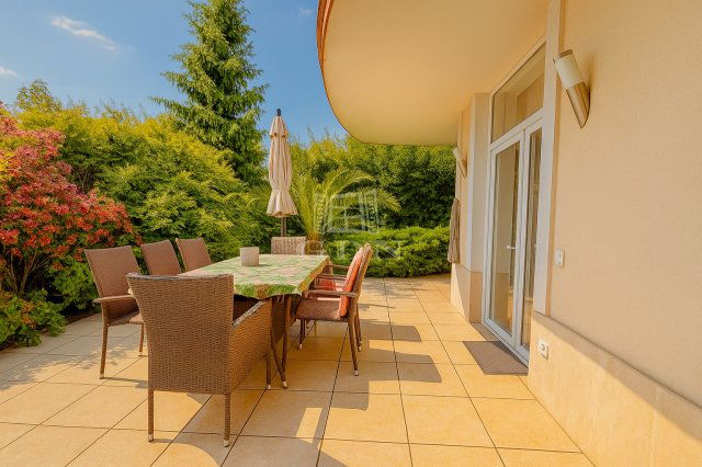 Eladó családi ház, Szentendrén 299 M Ft, 10 szobás