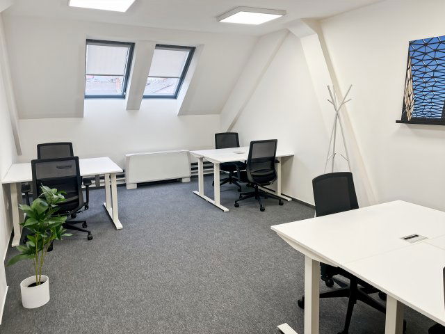 Kiadó iroda, Pécsett, Rákóczi úton 192 E Ft / hó