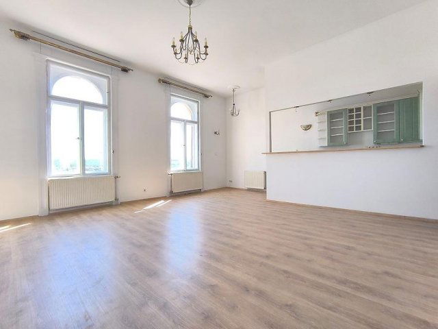 Eladó téglalakás, Budapesten, II. kerületben, Margit körúton