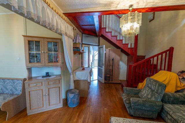 Eladó téglalakás, Pécsett 66 M Ft, 1+4 szobás