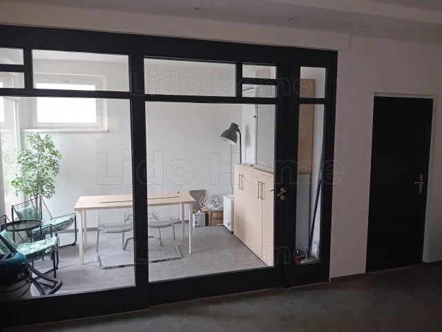 Eladó üzlethelyiség, Siófokon 9.85 M Ft, 1 szobás