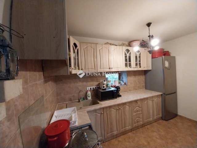 Eladó családi ház, Sukorón 75 M Ft, 3 szobás