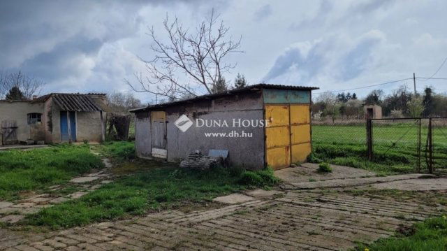 Eladó családi ház, Szigetváron 25.5 M Ft, 3 szobás