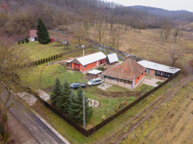 Eladó családi ház, Kisecseten 32.9 M Ft, 2 szobás