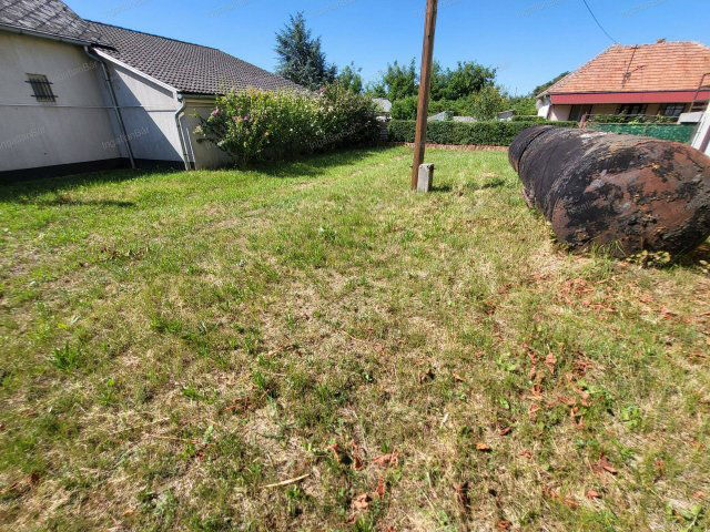 Eladó családi ház, Nyírmadán 85 M Ft, 12 szobás