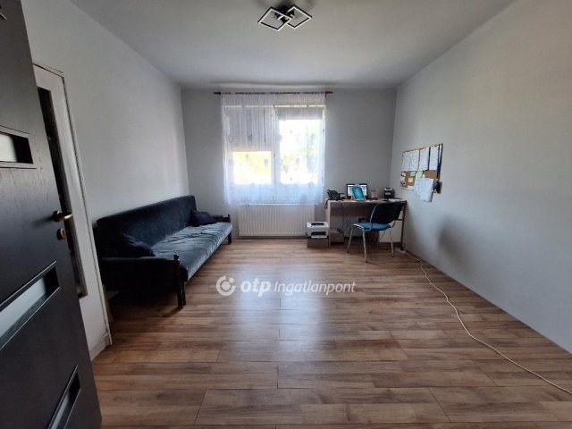 Eladó családi ház, Fegyverneken 24.5 M Ft, 2 szobás