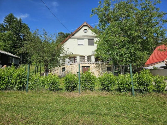 Eladó családi ház, Orfűn 134 M Ft, 6 szobás