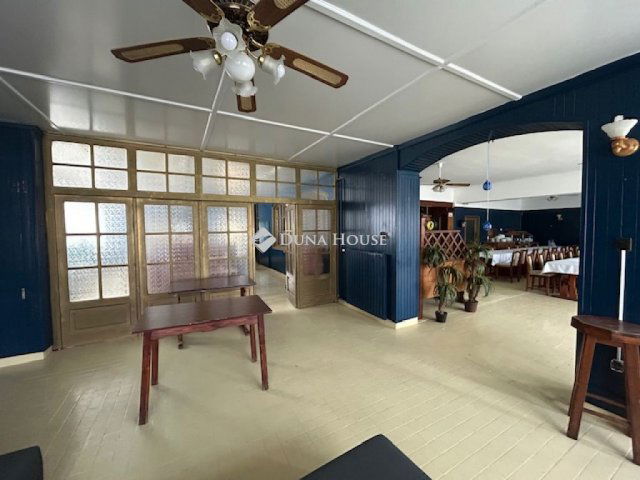 Eladó üzlethelyiség, Cegléden 159 M Ft, 1 szobás