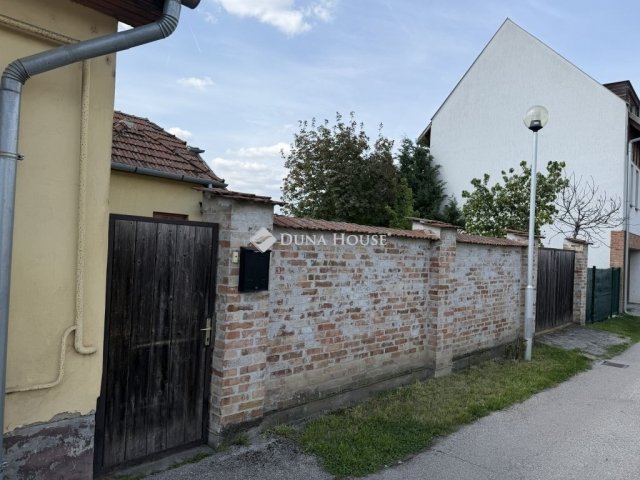 Eladó családi ház, Gyulán 65 M Ft, 3 szobás
