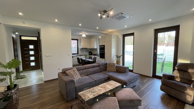 Eladó családi ház, Győrújbaráton 164.9 M Ft, 3 szobás