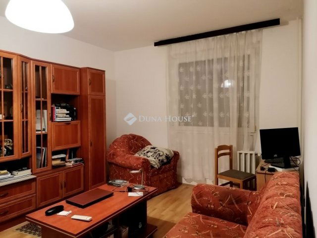 Eladó panellakás, Pécsett 34.9 M Ft, 1+1 szobás