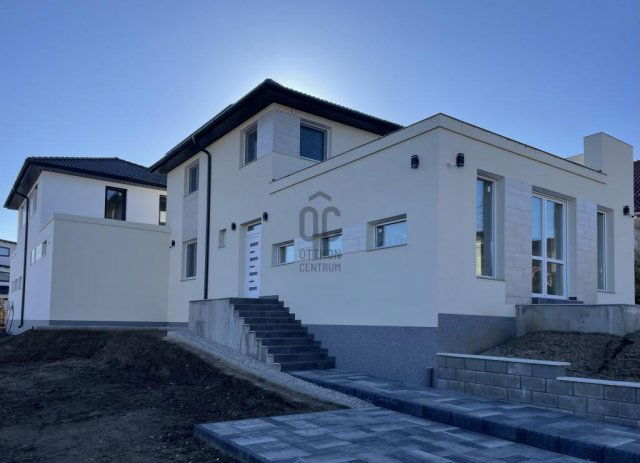 Eladó családi ház, Balatonföldváron 198 M Ft, 6 szobás
