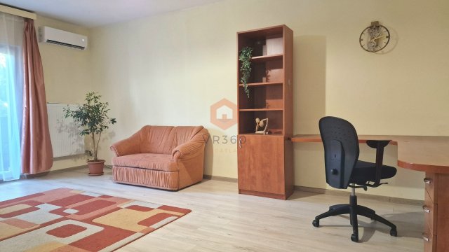 Kiadó panellakás, albérlet, Pécsett, Építők útján, 2 szobás
