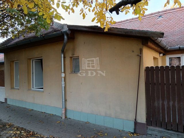 Eladó családi ház, Törökbálinton 89.69 M Ft, 3+1 szobás