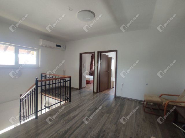 Kiadó családi ház, albérlet, Komáromban 800 E Ft / hó