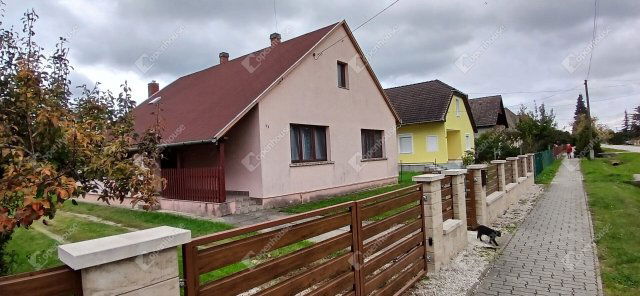 Eladó családi ház, Zalacsányon 79.9 M Ft, 3 szobás