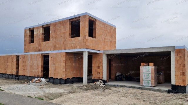 Eladó családi ház, Győrött 159.9 M Ft, 4 szobás