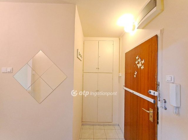 Eladó panellakás, Cegléden 36.9 M Ft, 1 szobás