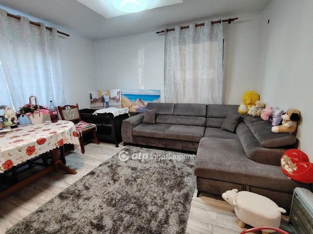 Eladó családi ház, Vecsésen 150 M Ft, 5+3 szobás