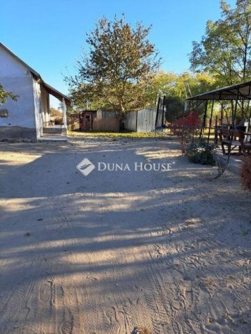 Eladó családi ház, Tápiószentmártonon 39.9 M Ft, 3 szobás