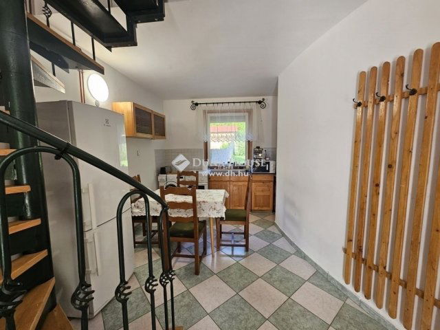 Eladó családi ház, Orfűn 134 M Ft, 6 szobás