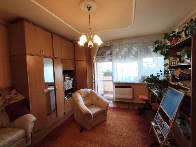 Eladó téglalakás, Komáromban 48 M Ft, 2 szobás