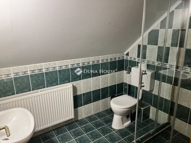 Eladó családi ház, Bólyban 220 M Ft, 9 szobás