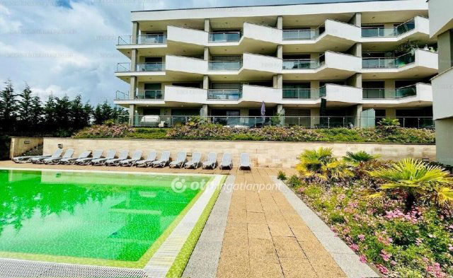 Eladó téglalakás, Balatonfüreden 270 M Ft, 4 szobás