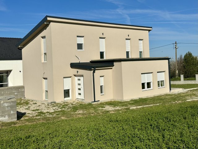 Eladó családi ház, Alsópáhokon 109 M Ft, 3 szobás