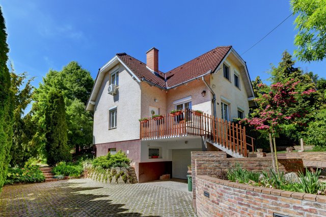 Eladó családi ház, Szentendrén 149.9 M Ft, 5 szobás