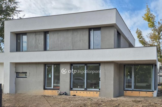 Eladó családi ház, Szegeden 261.68 M Ft, 5 szobás