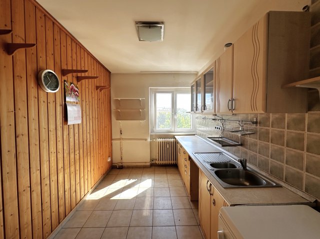 Eladó téglalakás, Dunaújvárosban, Kőműves utcában 31.9 M Ft