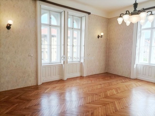 Eladó téglalakás, Budapesten, VIII. kerületben 119 M Ft