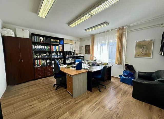 Kiadó iroda, Vácon 320 E Ft / hó, 2 szobás