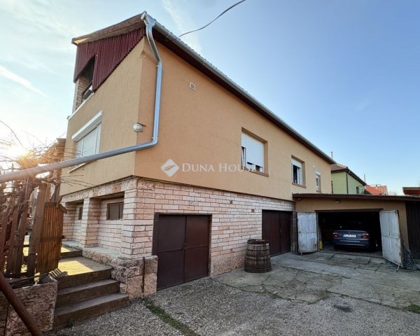 Eladó családi ház, Kesztölcön 75 M Ft, 3 szobás