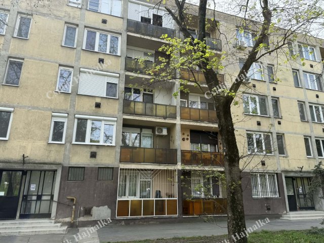 Eladó téglalakás, Szolnokon, Várkonyi István téren 29.9 M Ft