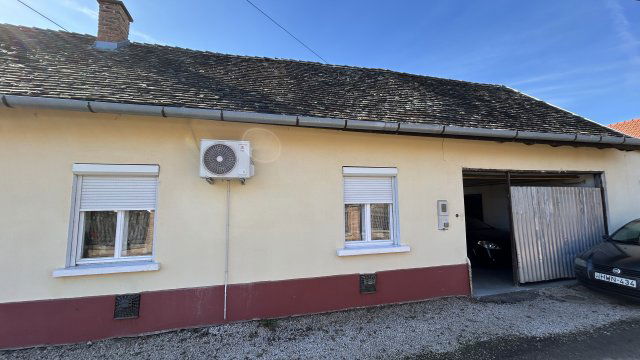 Eladó családi ház, Makón, Almási utcában 25.9 M Ft, 4 szobás