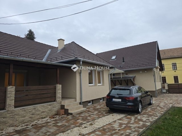 Eladó családi ház, Hosszúhetényen 94.9 M Ft, 4 szobás