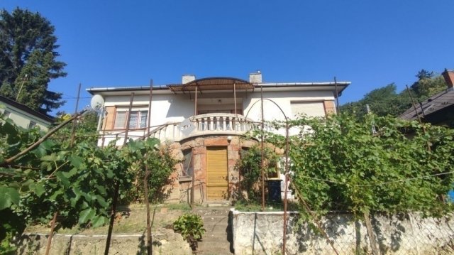 Eladó családi ház, Budapesten, III. kerületben 132.9 M Ft